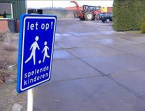 Let op spelende kinderen