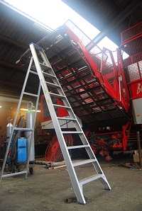 ladder bij machine