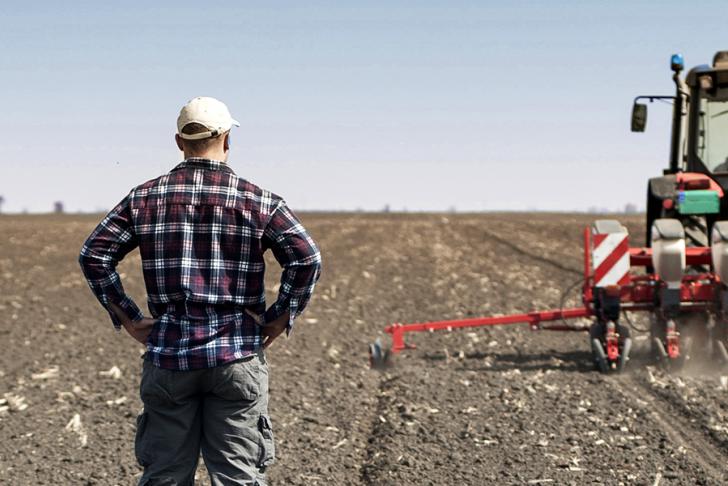 Maak jij je zorgen over een agrariër in je omgeving? De Agro Zorgwijzer kan helpen