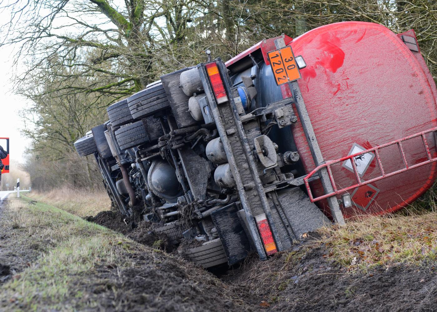 Gekantelde (mest)tankwagen